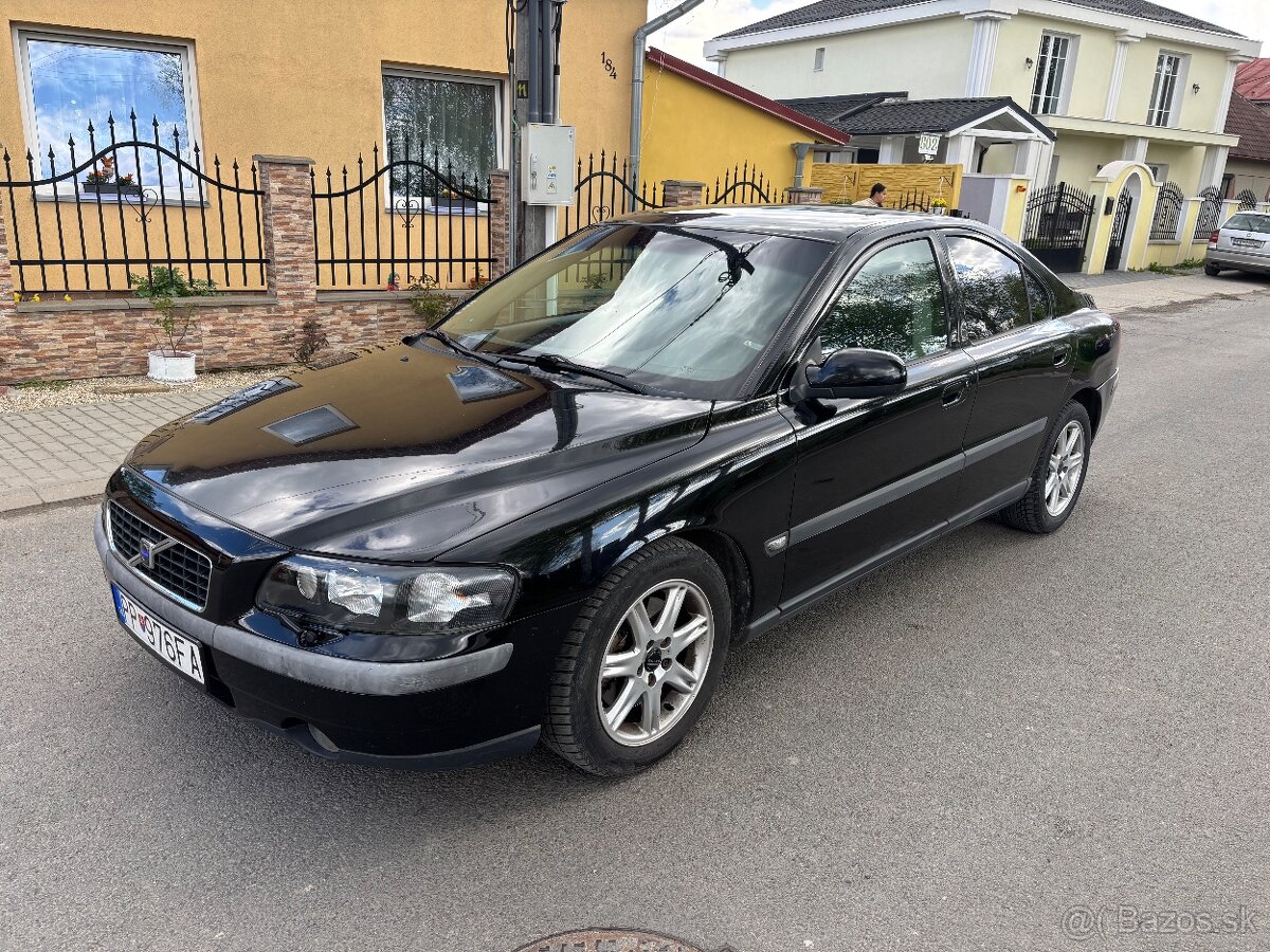 Predam Volvo s60 2.3turbo benzin