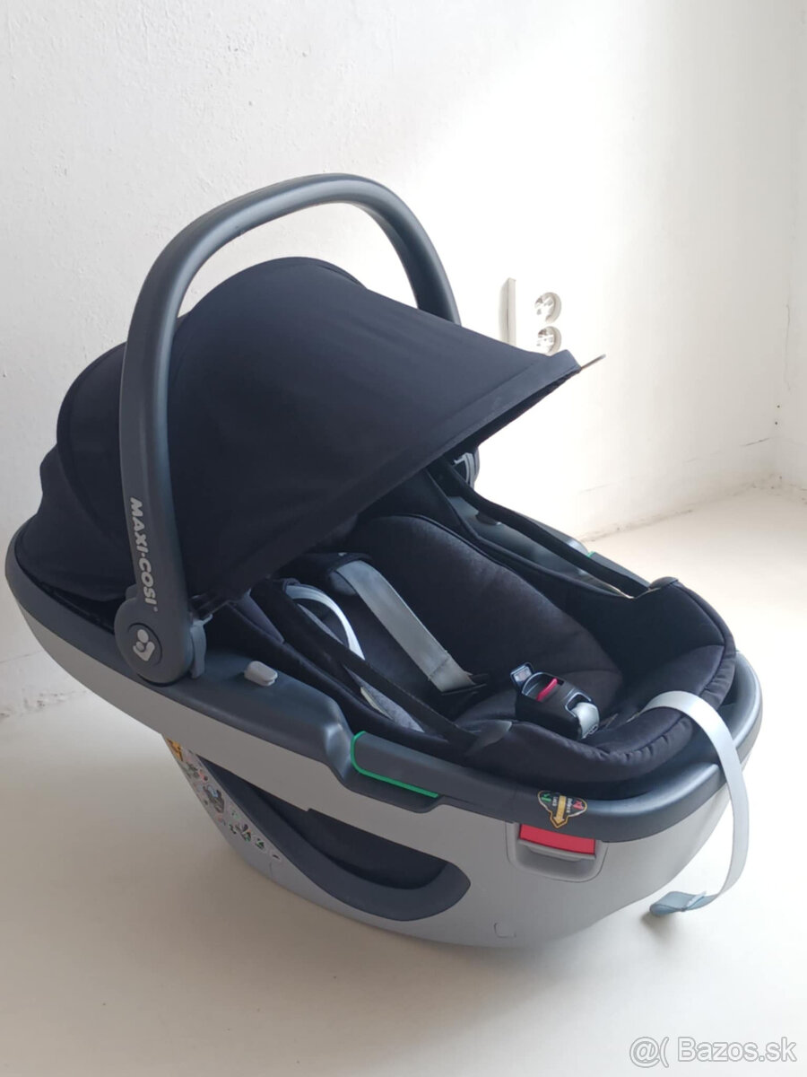 Vajicko Maxi-Cosi Coral 360 Essential Black