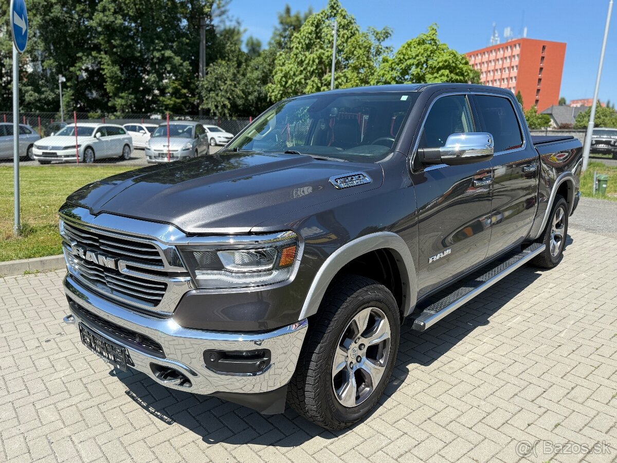 Dodge RAM 1500 Laramie—5.7 V8 HEMI—2020–KŮŽE—95.000km
