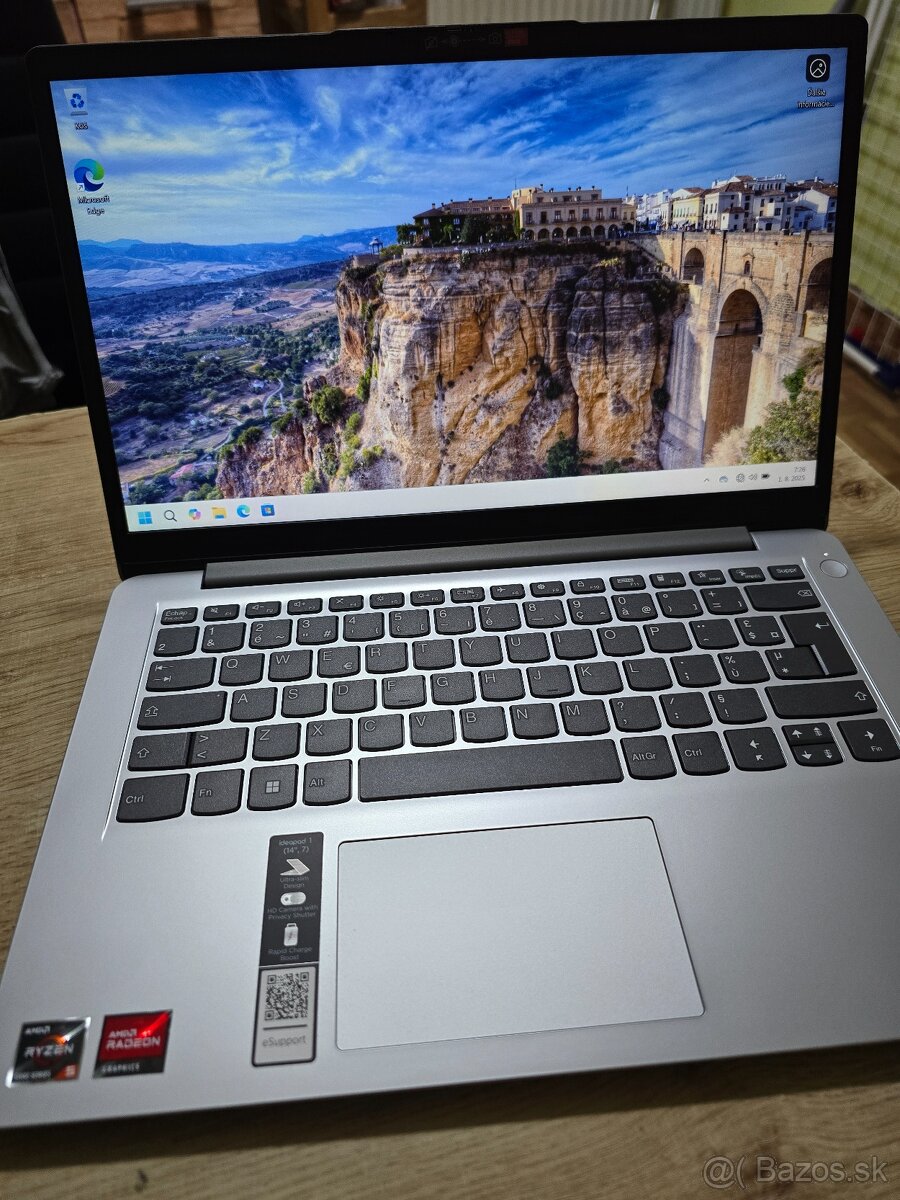 Lenovo ideapad 1 s 8 gb ram 256gb ssd diskom a ryzen 5 proce