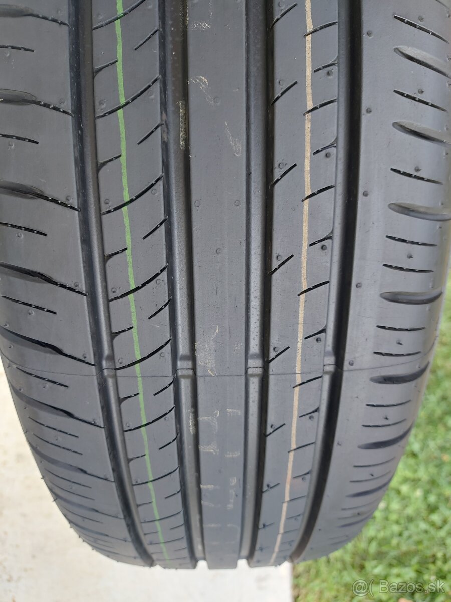4ks NOVÉ 215/60 R17 96H DUNLOP, DOT2023