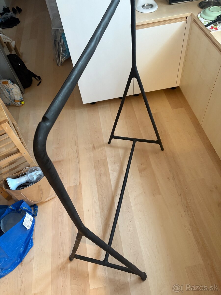stojan na oblecenie IKEA Turbo