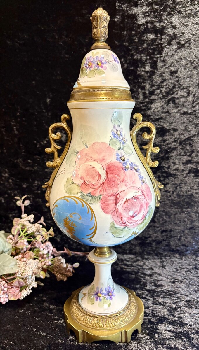 Starozitna porcelánové amorálne s bronzom, znacena