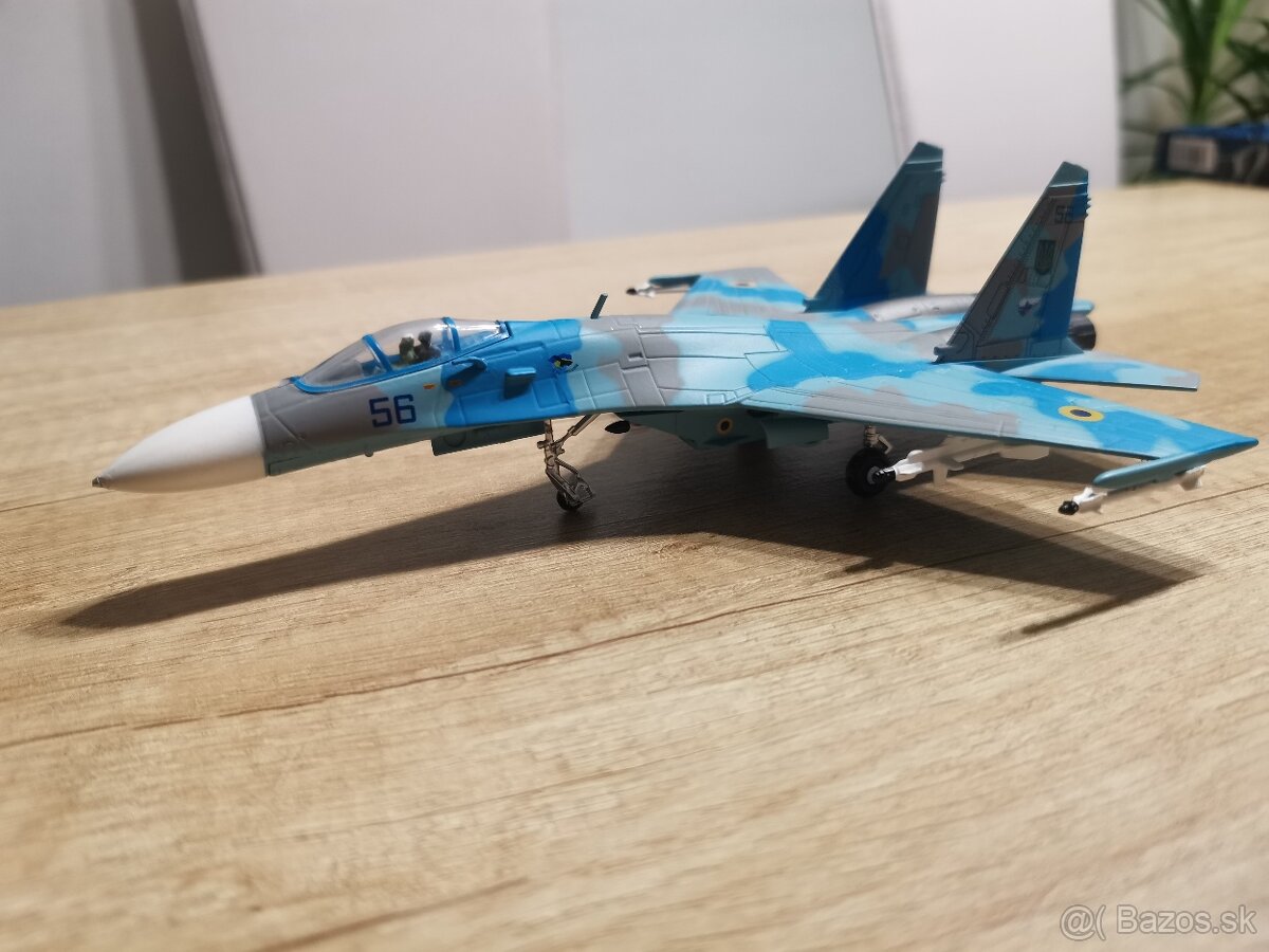Model stíhačky Su-27