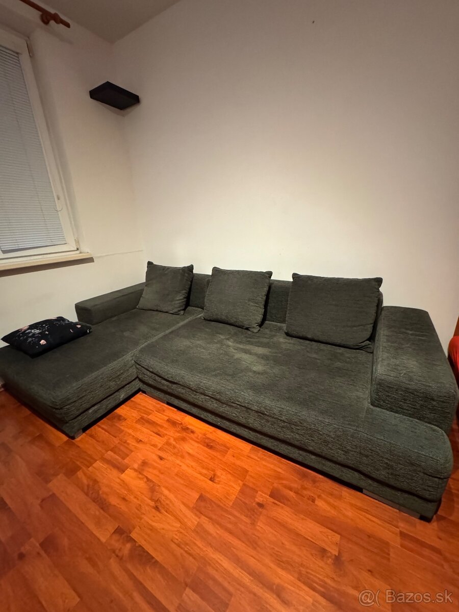 Predam kvalitnu sedacku, skrine, postele