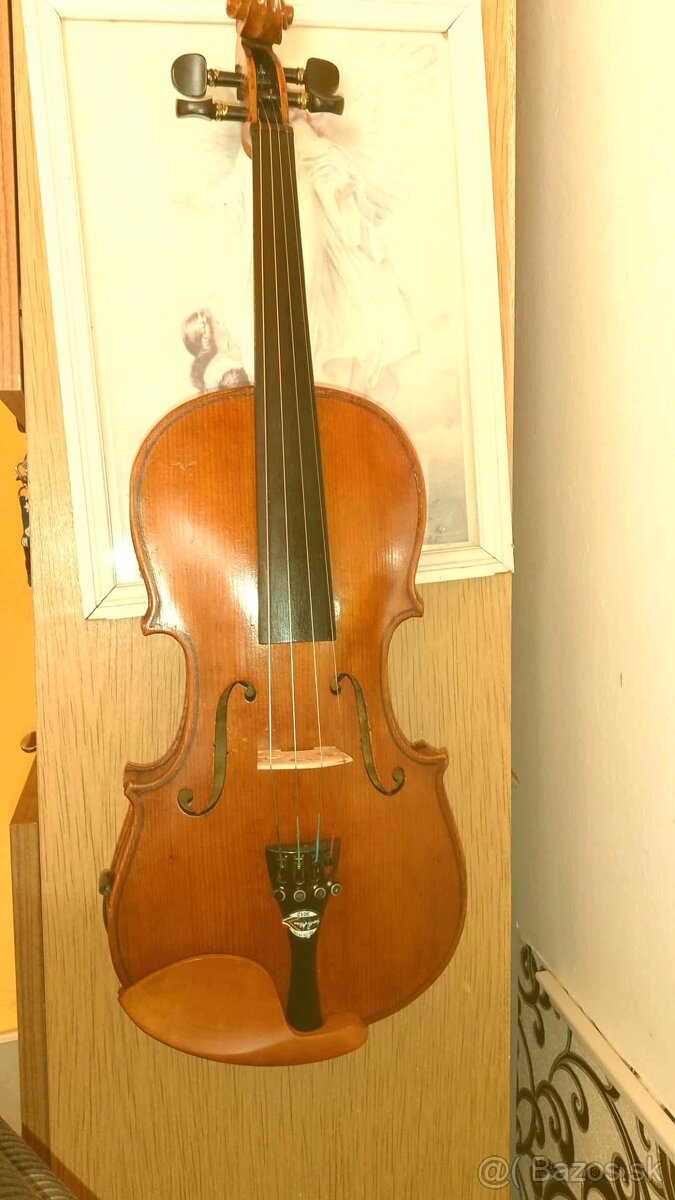 Predam cele husle 4/4 Pekny majstr.kusok,Cena v popise