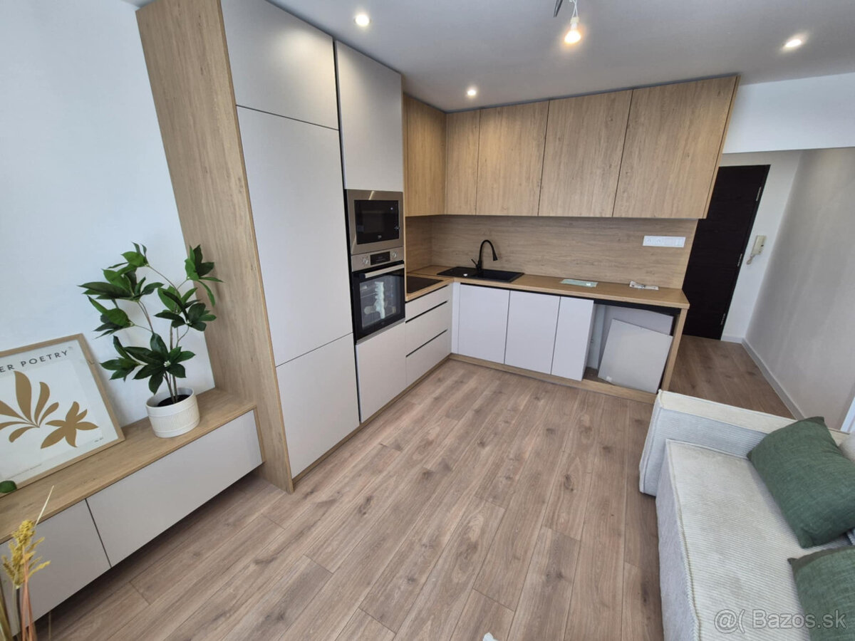 Na predaj 2 izbový tehlový byt na Vajanského ulici v Nitre