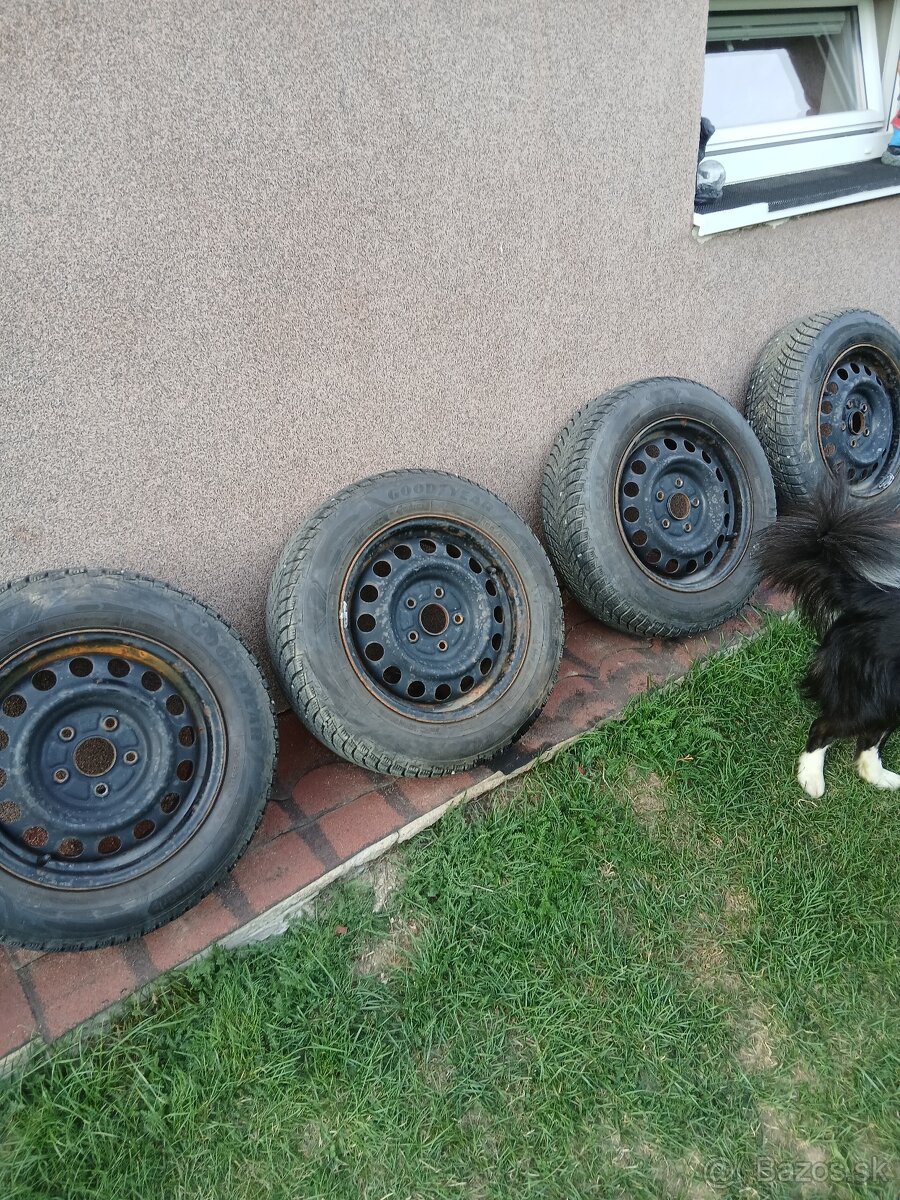 Predam zimne pneu obute 195/65R159 91T GoodYear UltraGrip