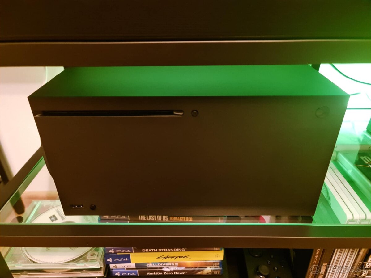 Predám XBOX SERIES X, v záruke, málo používaný