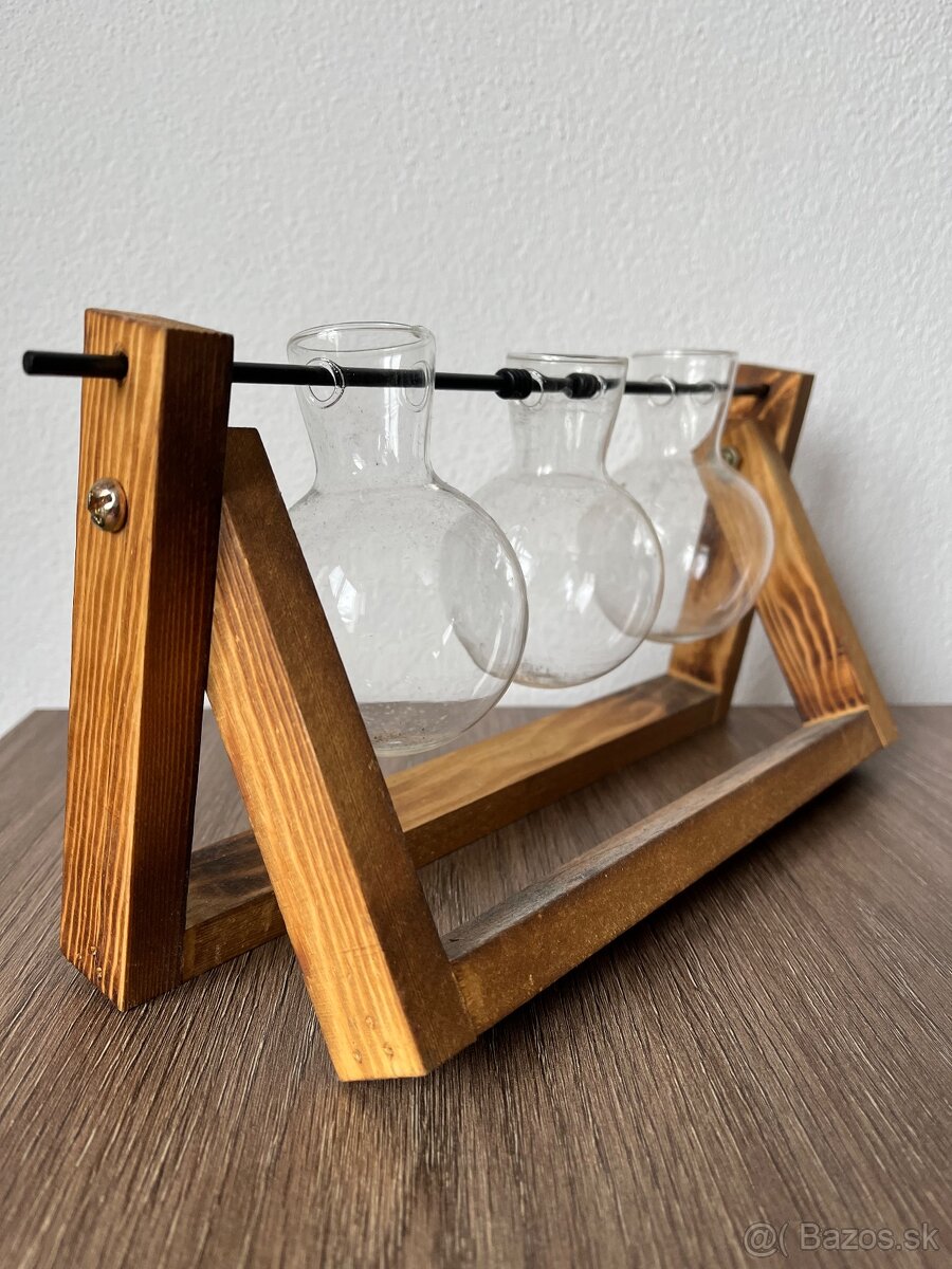 Sklenené kvetináče