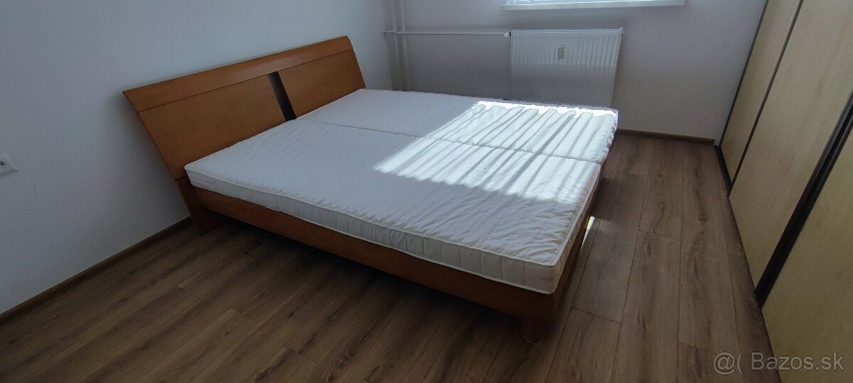 Manželská posteľ 160x200