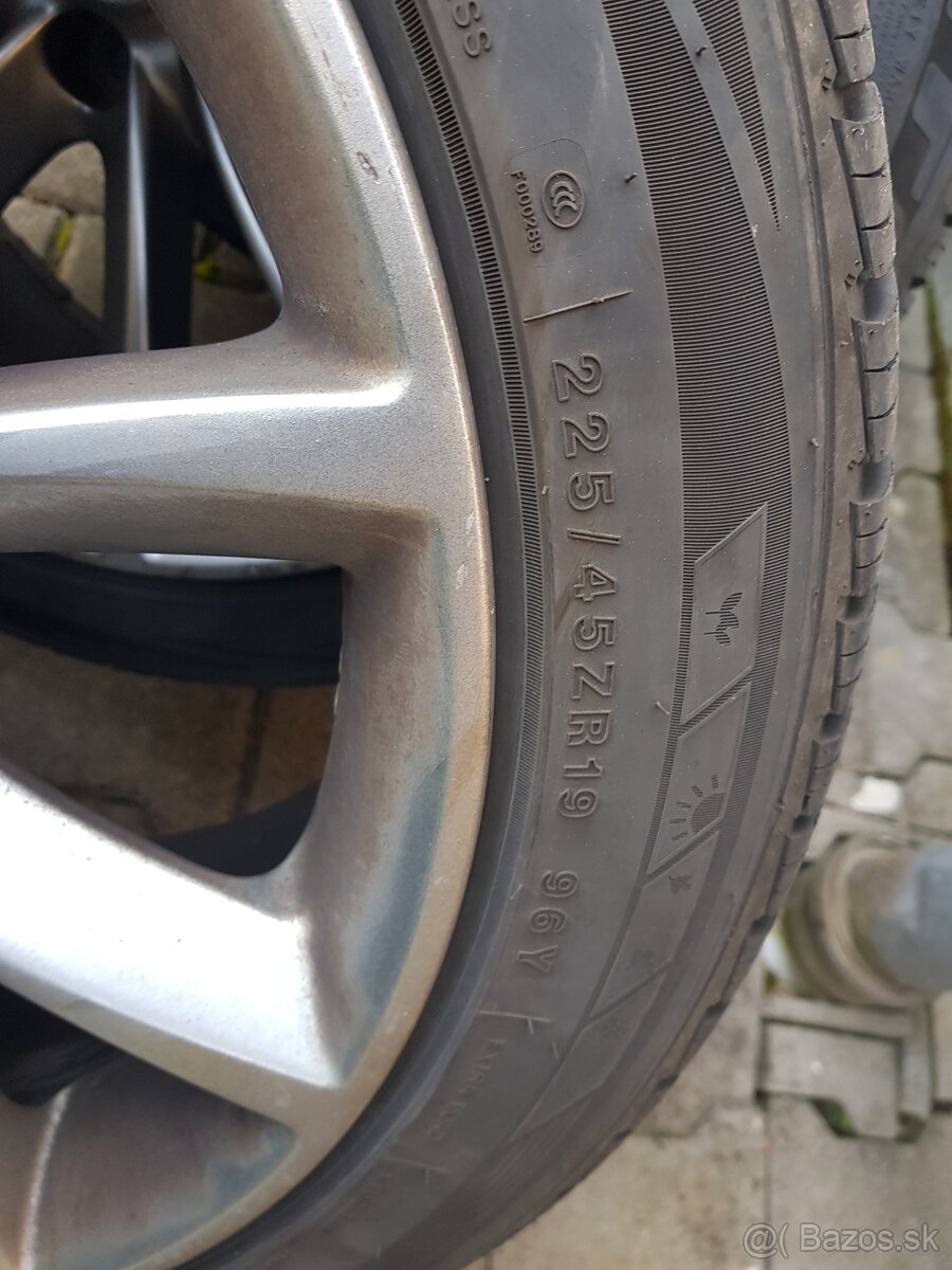 celoročné pneumatiky 225/45 ZR 19, 96Y. DOT 1723