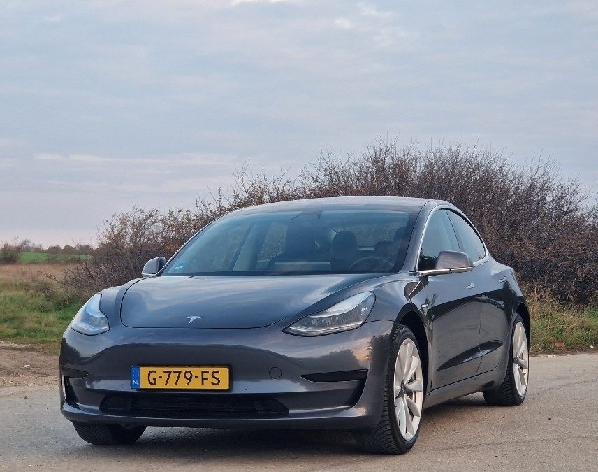 Tesla model 3 sr+
