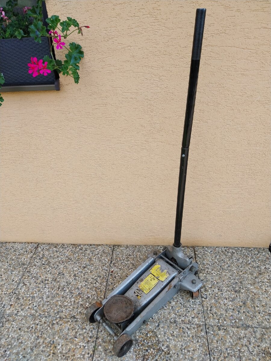 Predam hydraulicky zdvihak 3T