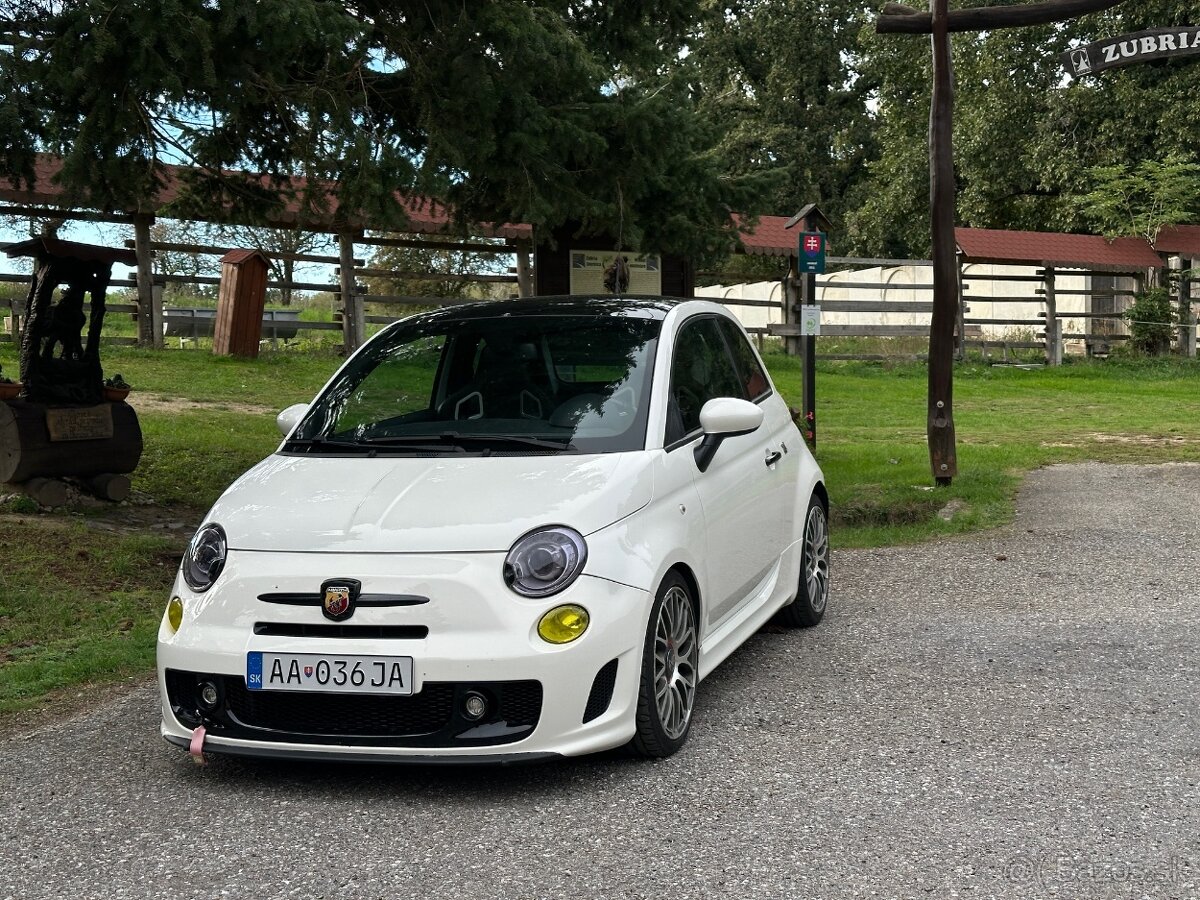 Abarth 500 1,4 TURBO, Xenon, Carplay, PANO, AAC, Perleť