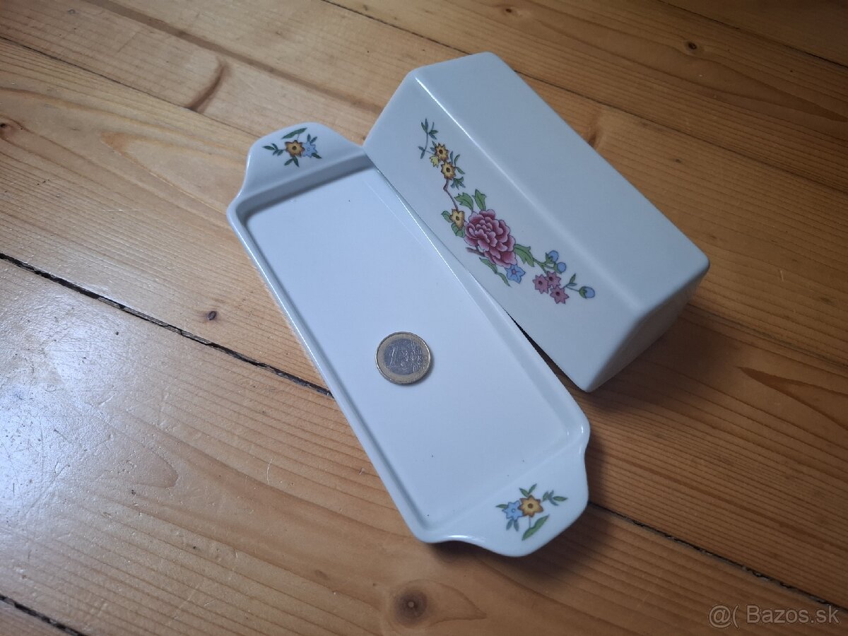 Historická porcelánová maselnička