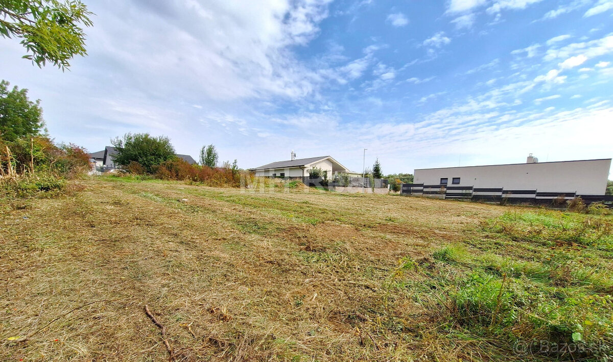 VAJKOVCE - pekný stavebný pozemok o výmere 898 m2