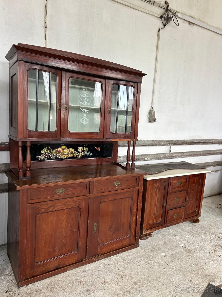 Starožitné drevené skrine