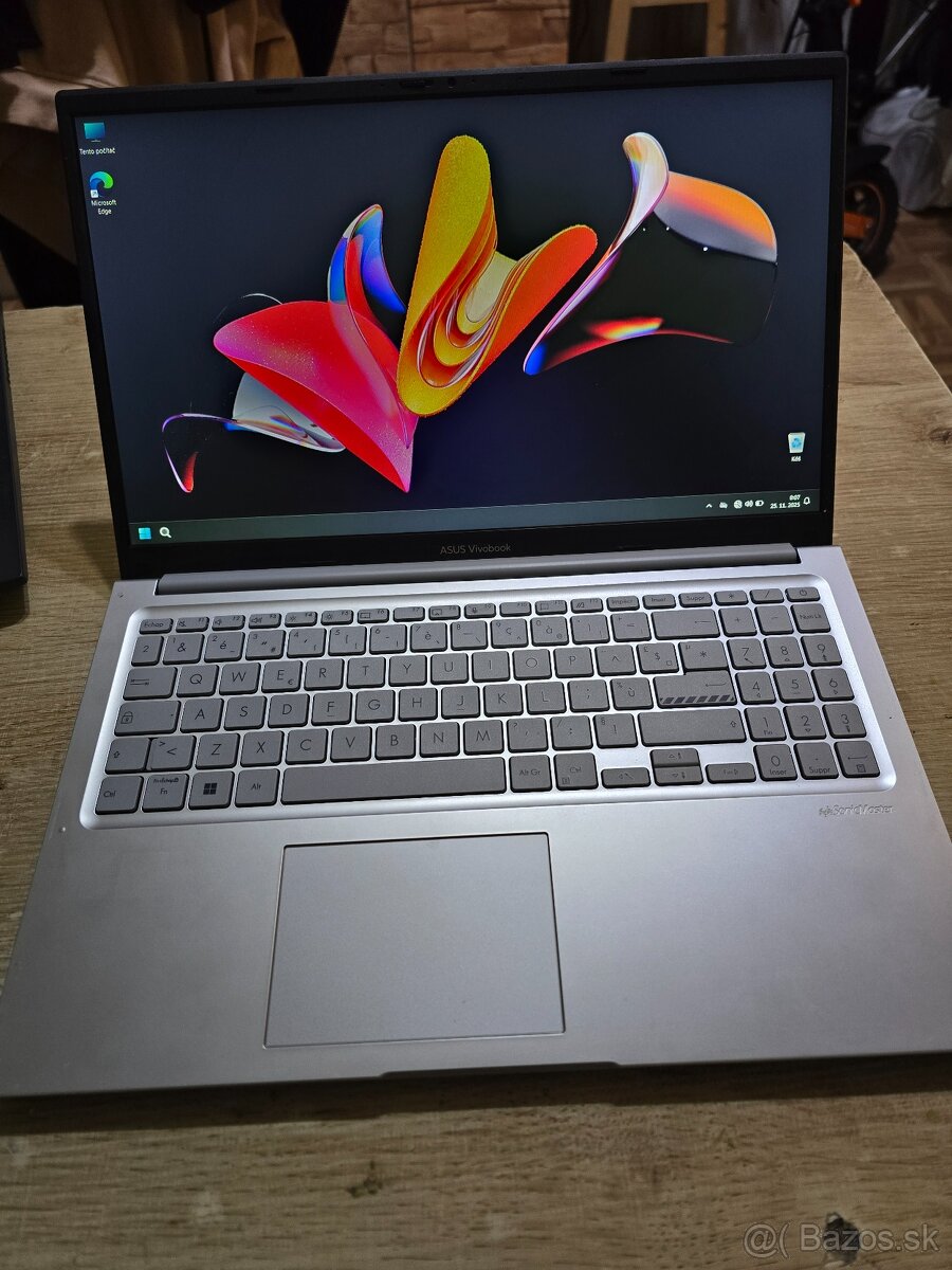 Asus Vivobook 15 model 2024 so 16gb ram 512gb ssd diskom a i