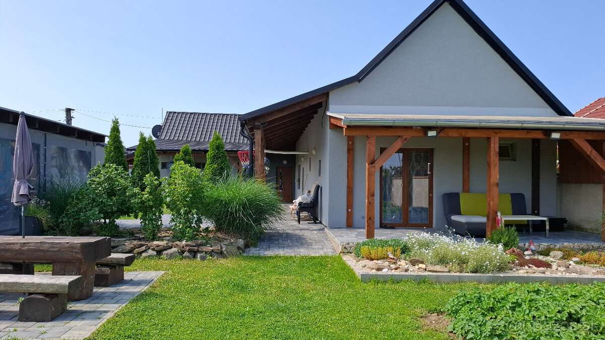 Na predaj slnečný a komfortný 4 izbový rodinný dom Senica.