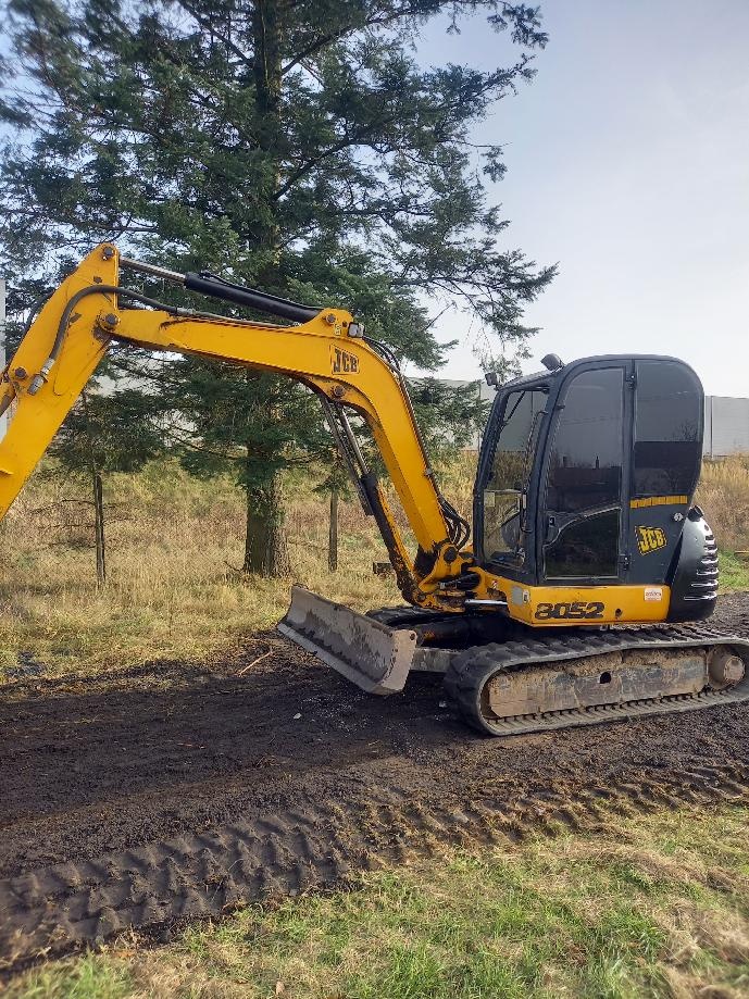 JCB 8052