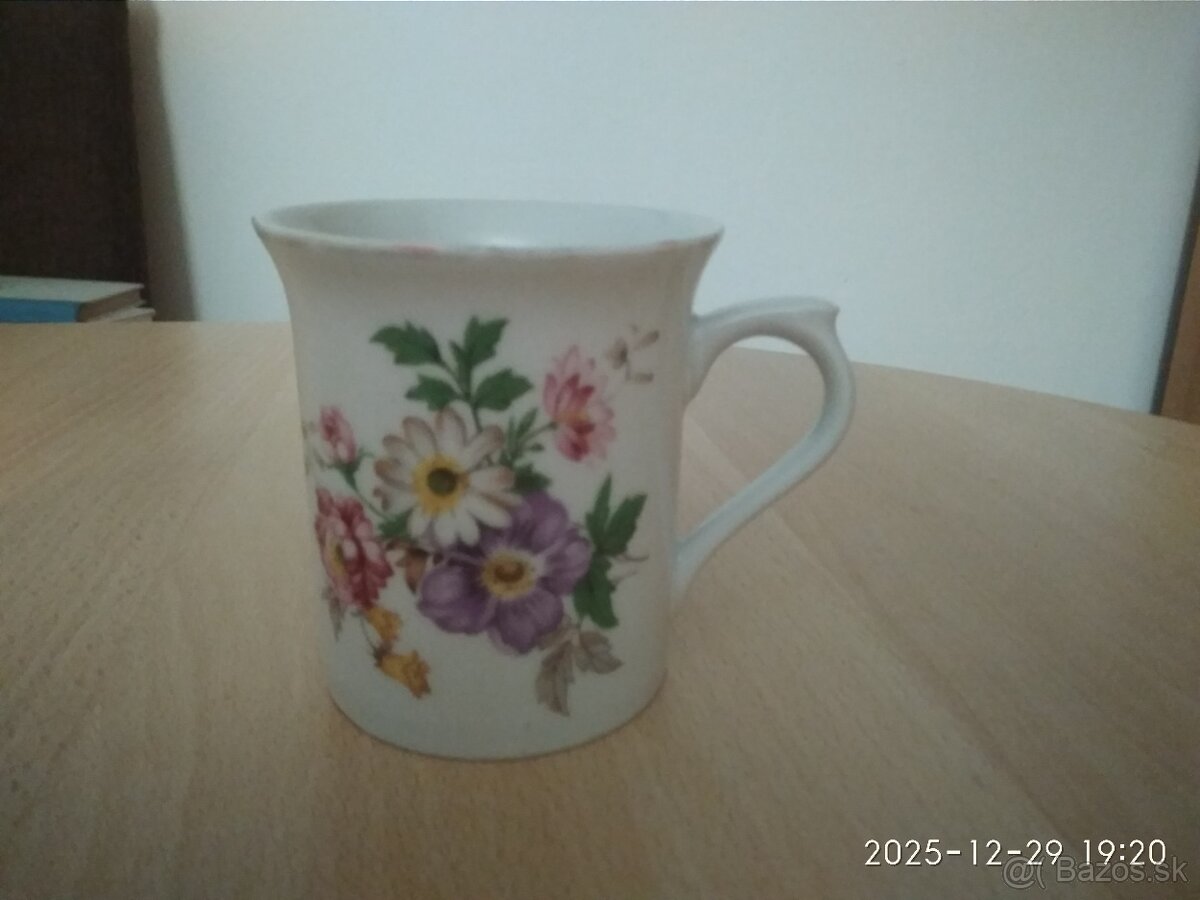 Retro hrnek, značený