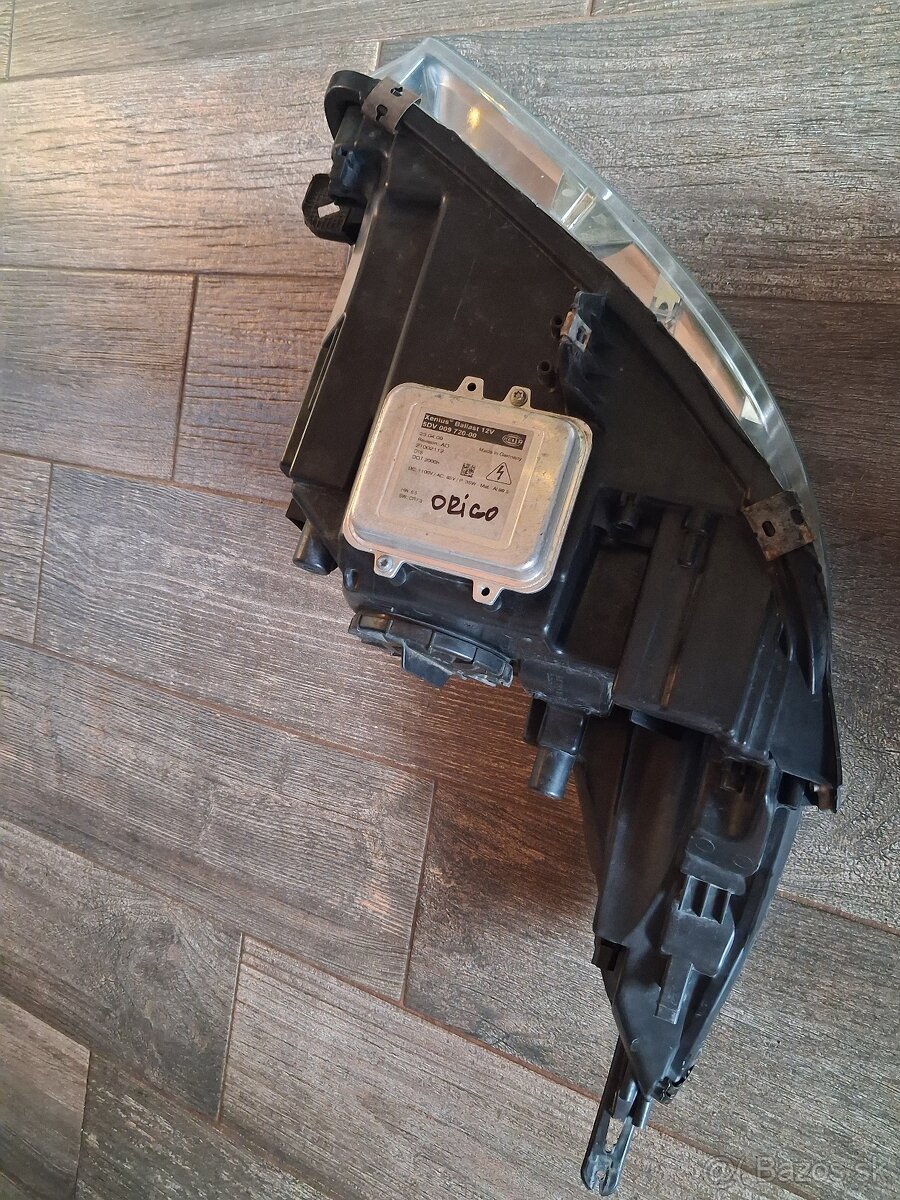 Predam xenon svetlo opel insignia