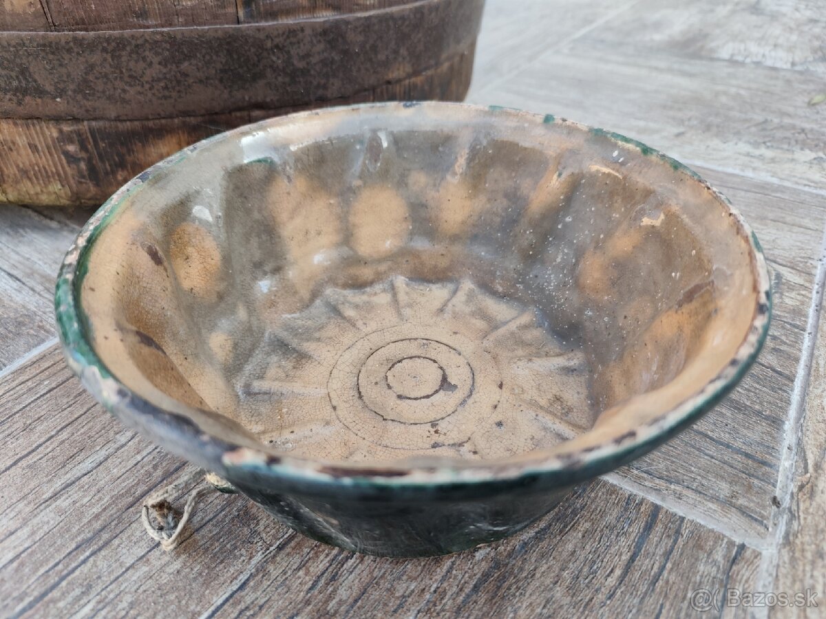 Stará hlina forma na bábovku