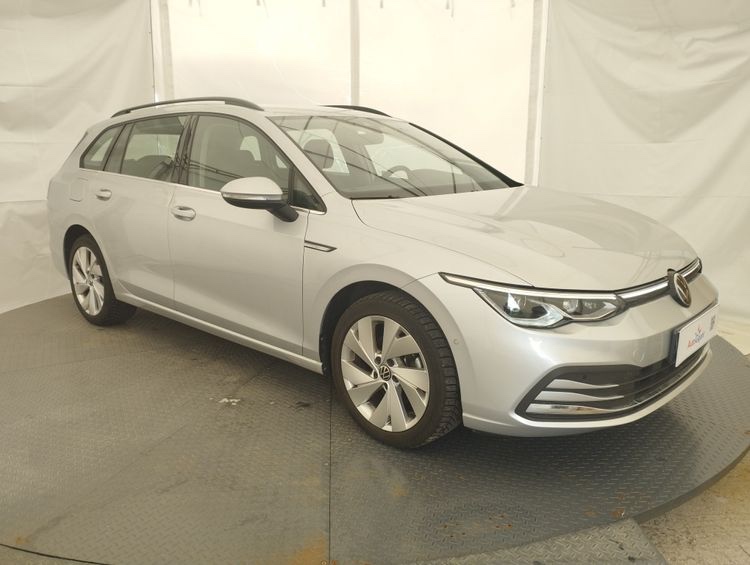 VW Golf Variant 1,5 eTSI DSG Style - rok 2024