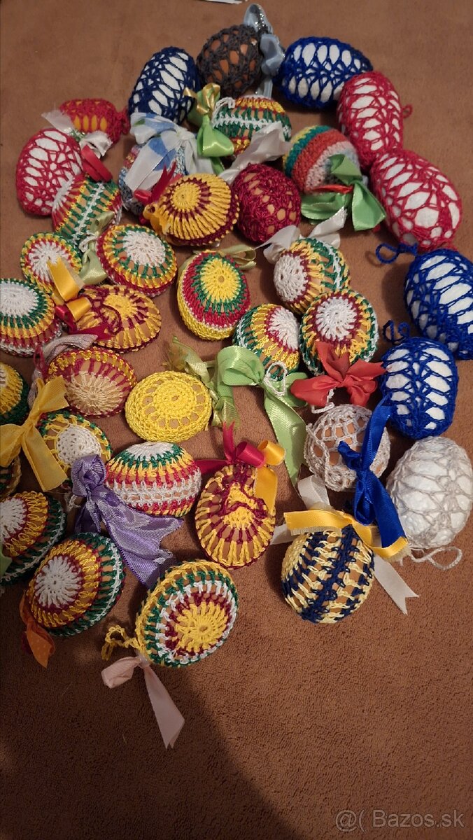 veľkonočné vajíčka a obrusy