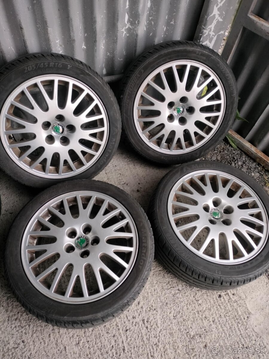 4ks alu disky orig. Škoda 5x100 r16 pneu 205/45 r16 5mm