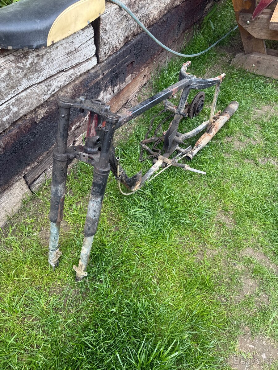 Kostra Jawa 175