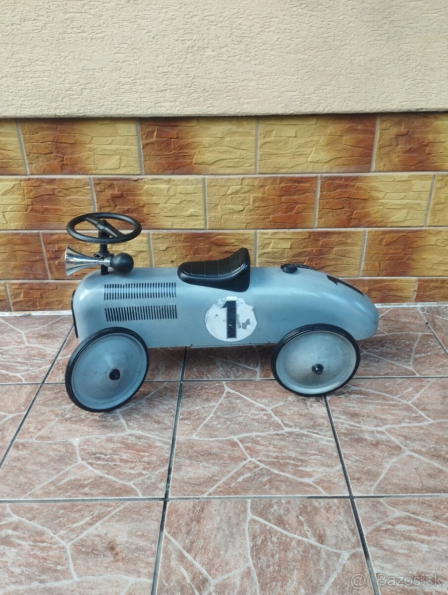 Detské autíčko retro plechové podobne ako moskvič