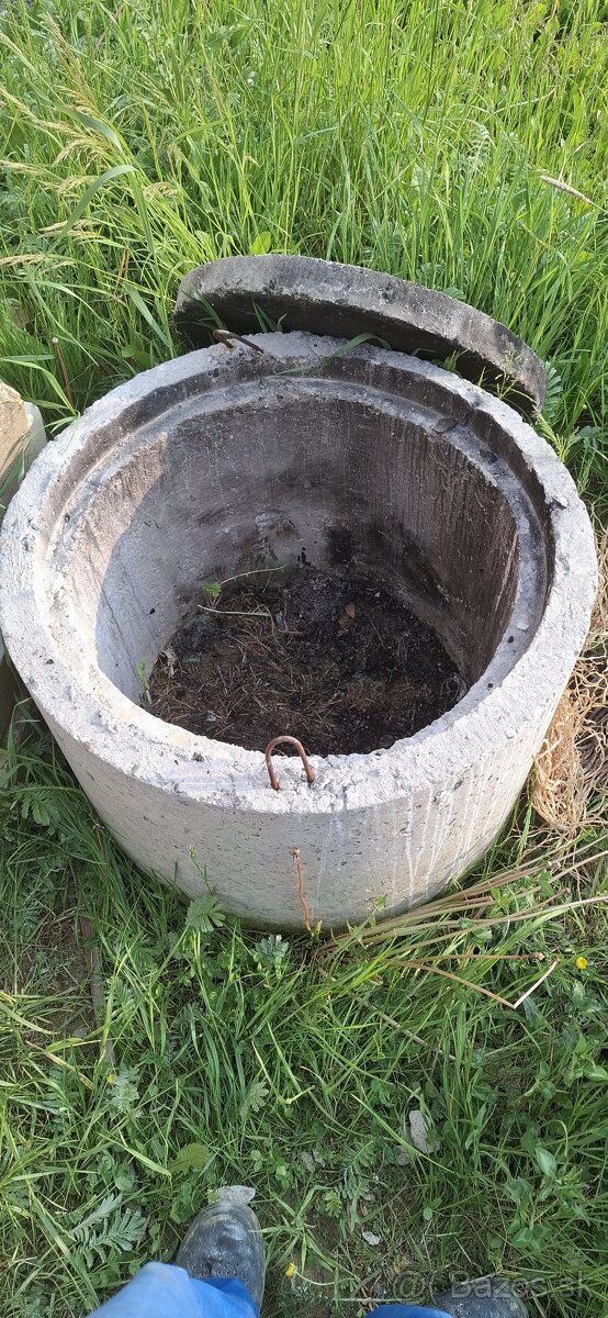 Betonovy komim žumpy