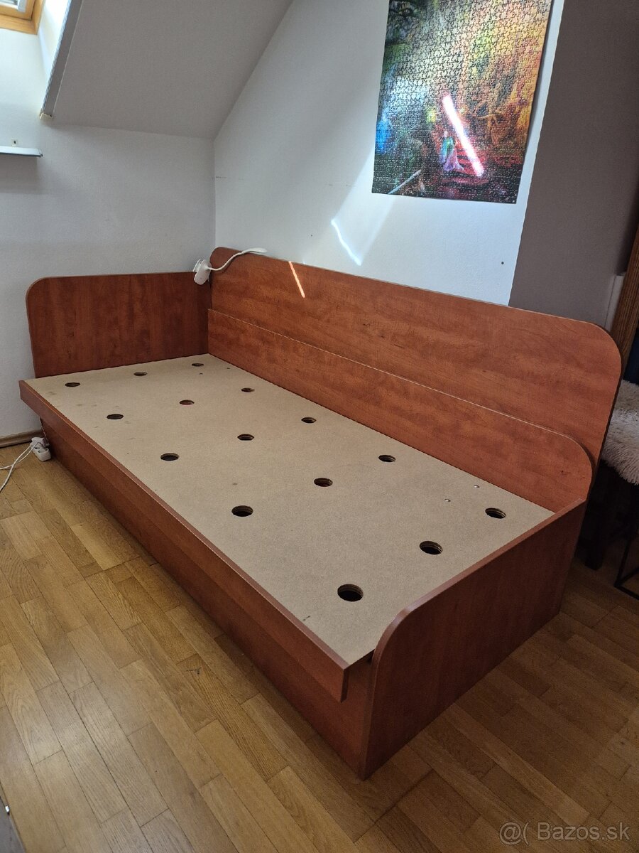 Jednolôžková posteľ
