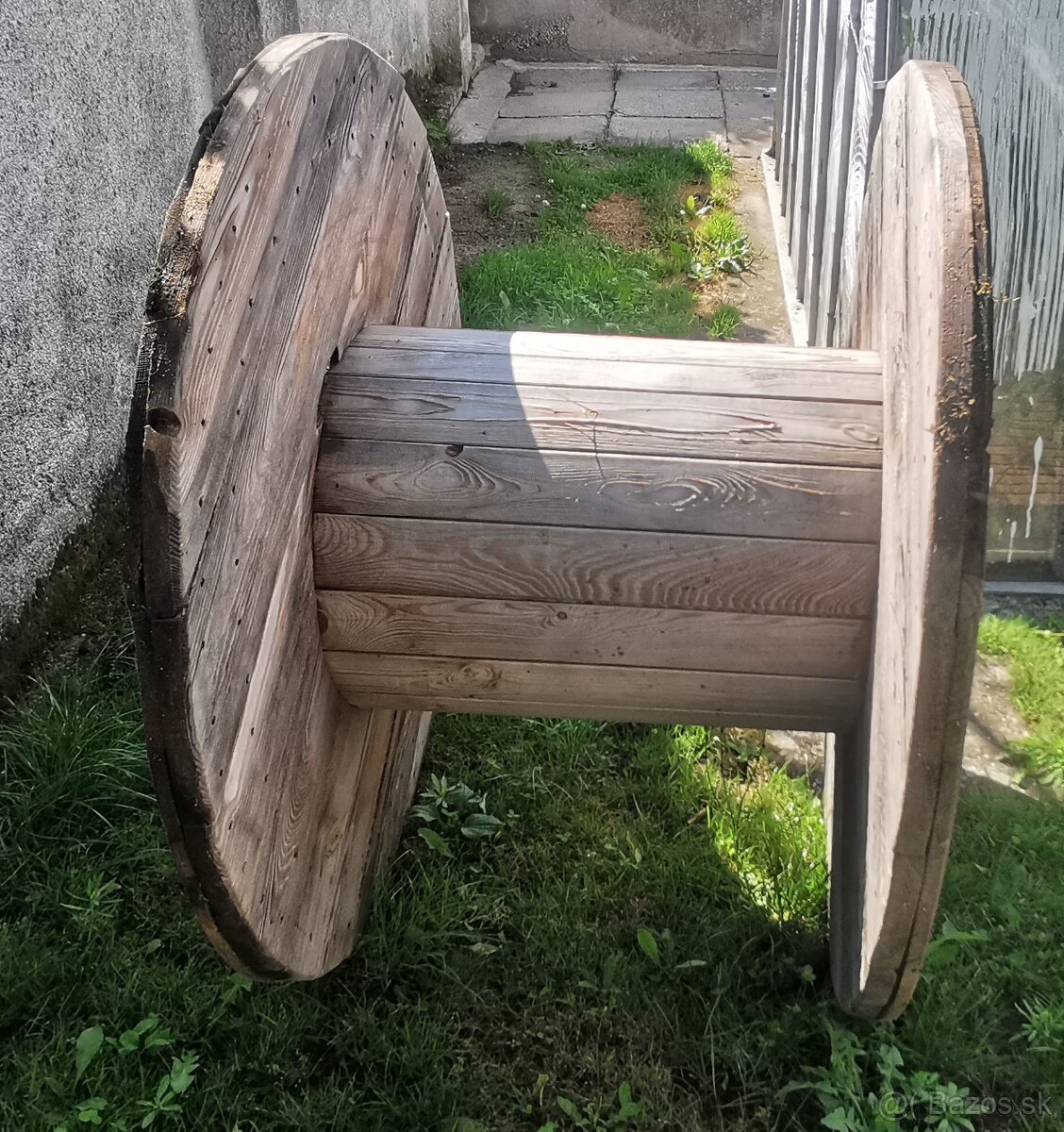 Drevená cievka na kábel