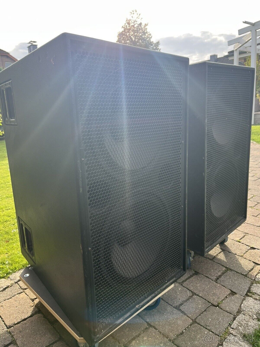2 kusy subwoofera Meyer Sound PSW2, podobné ako D&B Audiotec