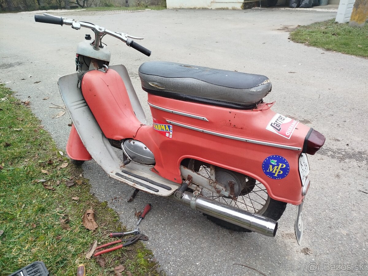 Predám Jawu pionier. Motor po g.o. Pojazdná, bez papierov