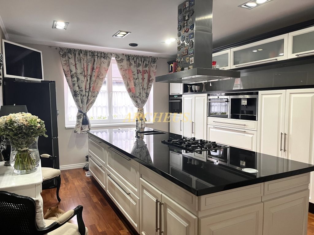 LUXUSNÝ RODINNÝ DOM S VEĽKÝM POZEMKOM, CENTRUM BARDEJOVA