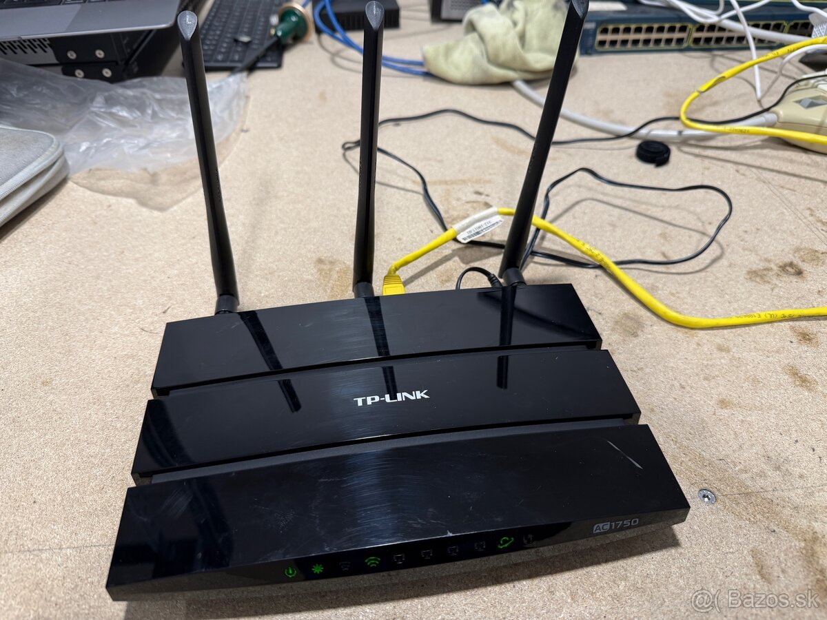 TP-Link Archer C7 (dual-band gigabit Wi-Fi router)