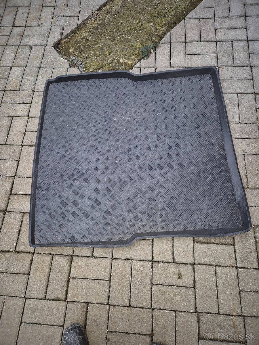 Plastová vanička škoda superb3 combi