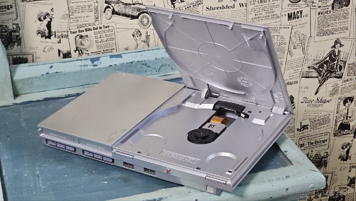 Sony PS2 Slim 》Silver Edition 》Playstation 2 》SCPH-90004