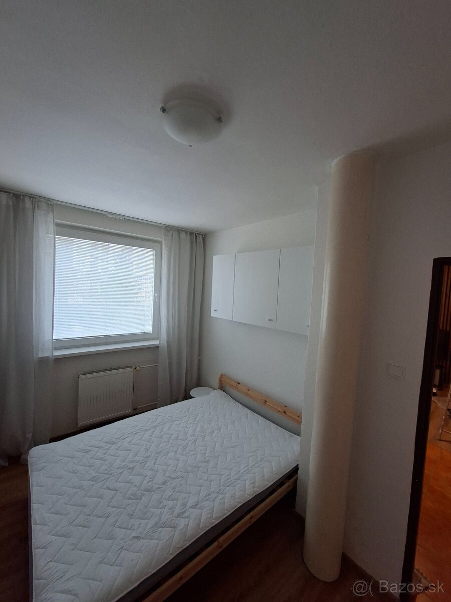 Prenájom 1,5 izbový byt v centre Puchova