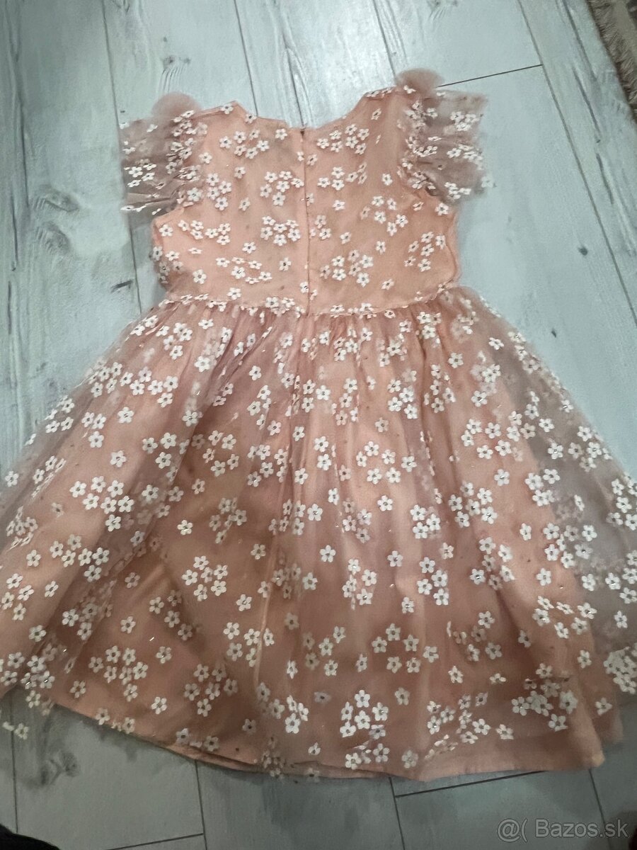 Dievcenske slavnostne saty 134