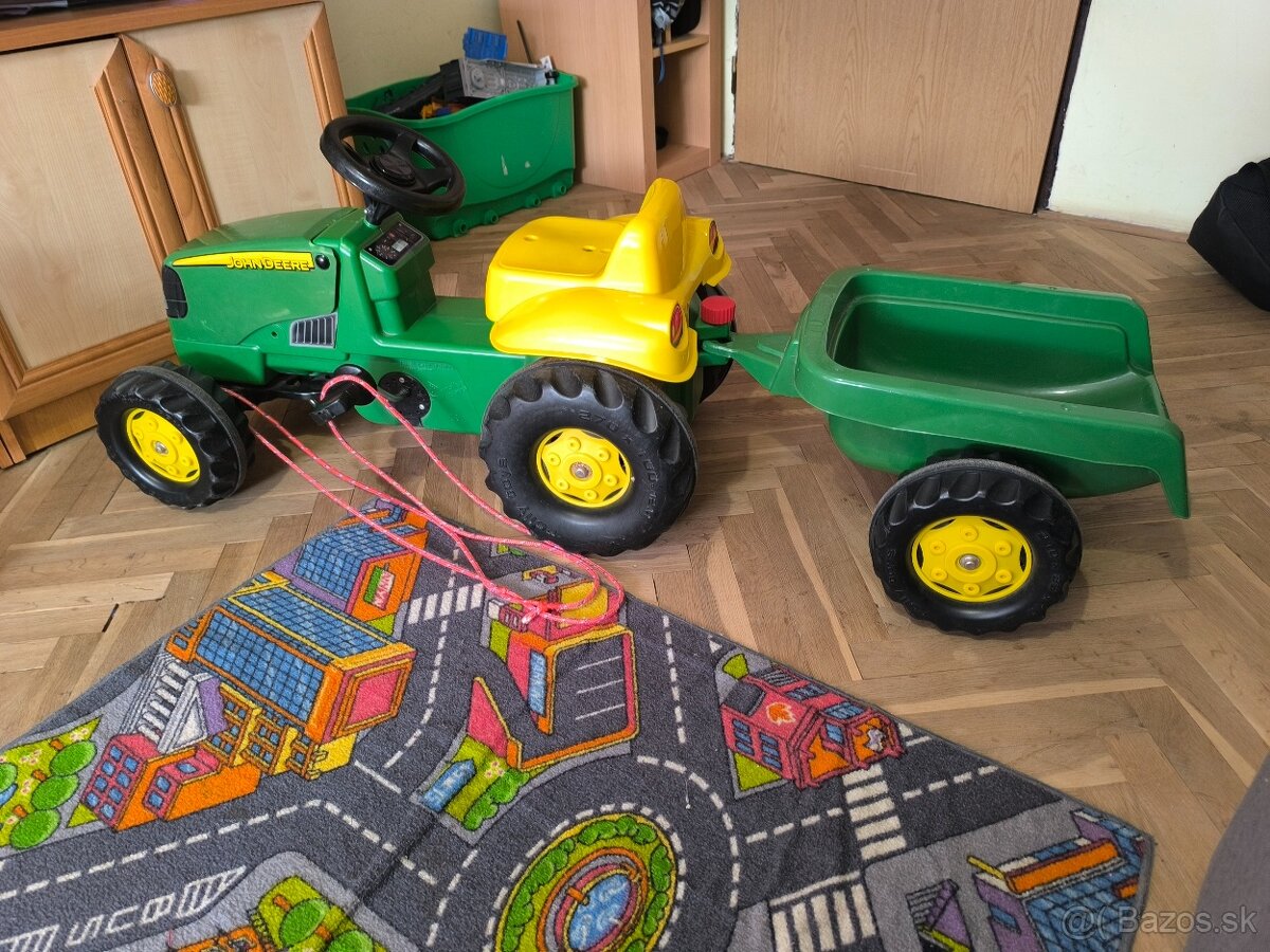 Predam decky traktor S vleckov a s lanom.