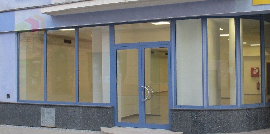 Prenájom obchodné priestory 217m2 s výkladom, Nitra - pešia