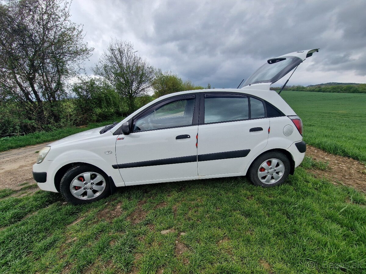 Kia Rio 2005 1.4 benzín