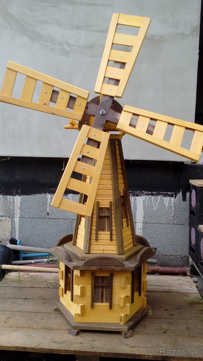 Drevený veterný mlyn