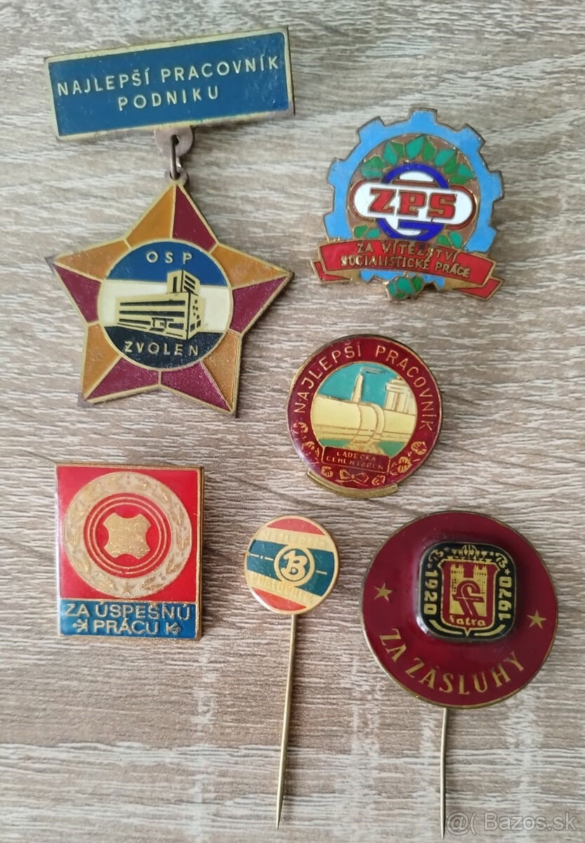 podnikové odznaky - naj pracovník, za zásluhy a pod.