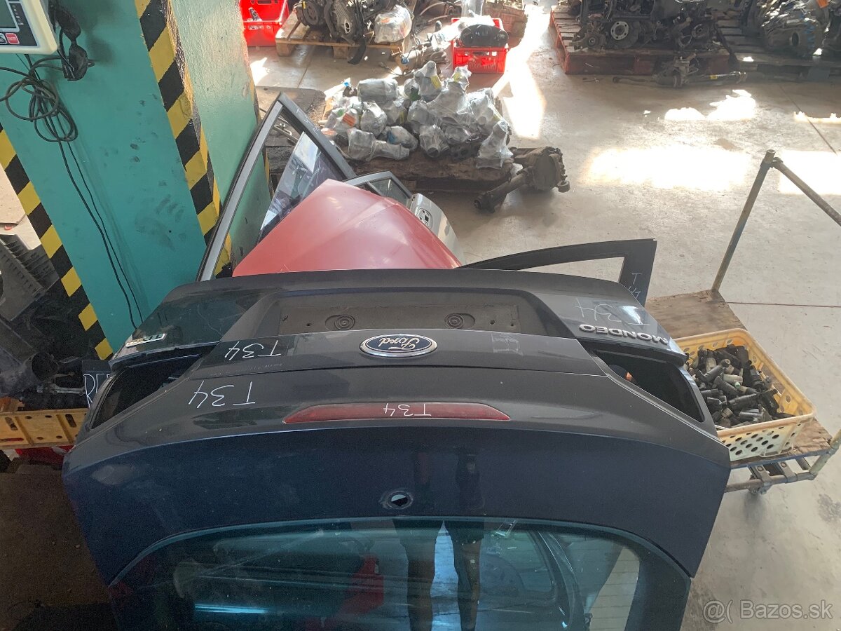 Predam zadne dvere kufra ford mondeo mk4 hatchback